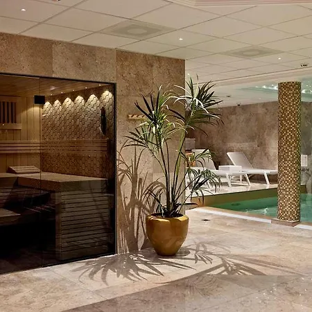 Der Valk Palace Отель *