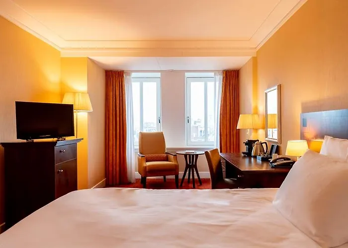 Hotel Der Valk Palace