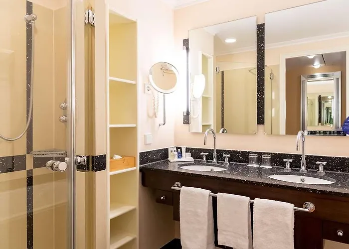 Hotel Der Valk Palace *